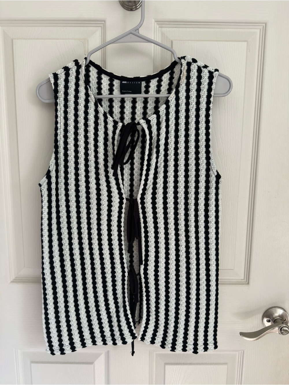 Crochet Tie-Front Sleeveless Top - Black & White